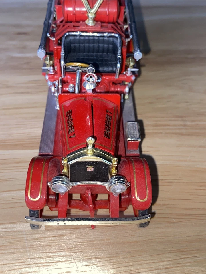 1921 AMERICAN LaFRANCE FIRE PUMPER ENGINE TRUCK # 7 MILWAUKEE F.D - Image 4 of 4