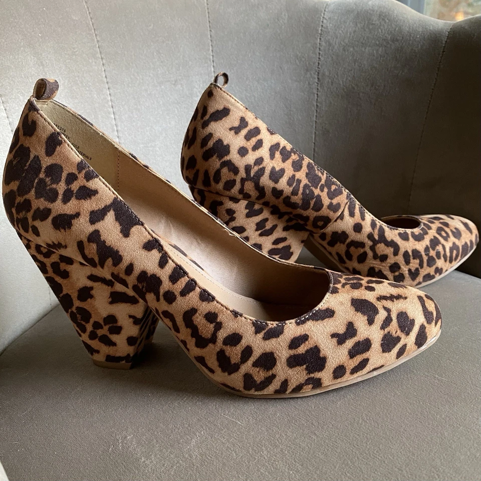 Retro 1940s Leopard Animal Print 9 WIDE Glam Chic Neutral Block Heel Pump Vegan - Image 2 of 4