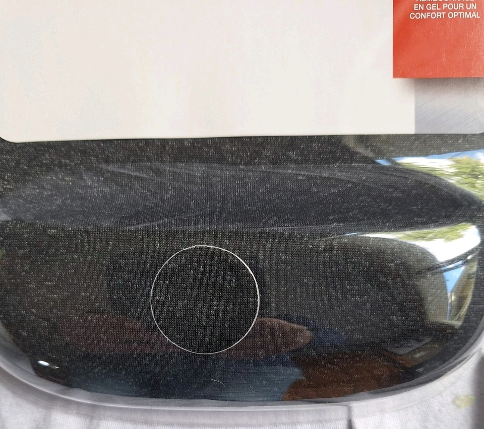 Staples Mouse Pad with Gel Wrist Rest Support To Alieviate Carpel Pain NWT - Image 3 of 4