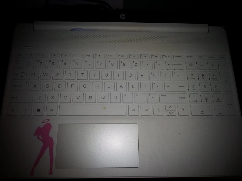 hp laptop 15dy2042nr Snow White(Busted Screen) But Comes With Monitor And HDMo - Image 4 of 4