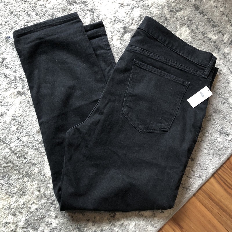 Universal Thread black skinny jeans. Woman’s size 16/33s