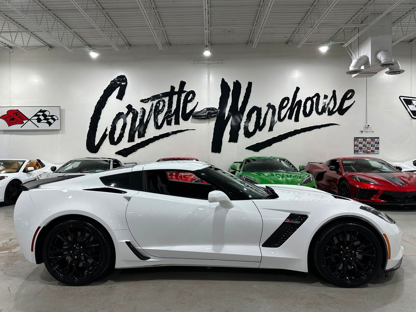 2016 [G8G] Arctic White Chevrolet Corvette   | C7 Corvette Photo 7