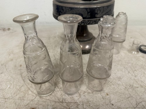 Victorian Figural Knight Reed & Barton Quadruple Silver Plate Castor Set - Picture 6 of 18