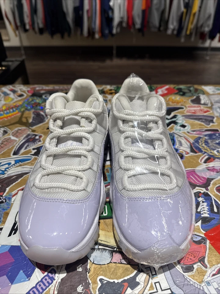 Zapatillas bajas para mujer Air Jordan 11 violeta puro, talla 7w, AH7860-101 Foto 2 de 4