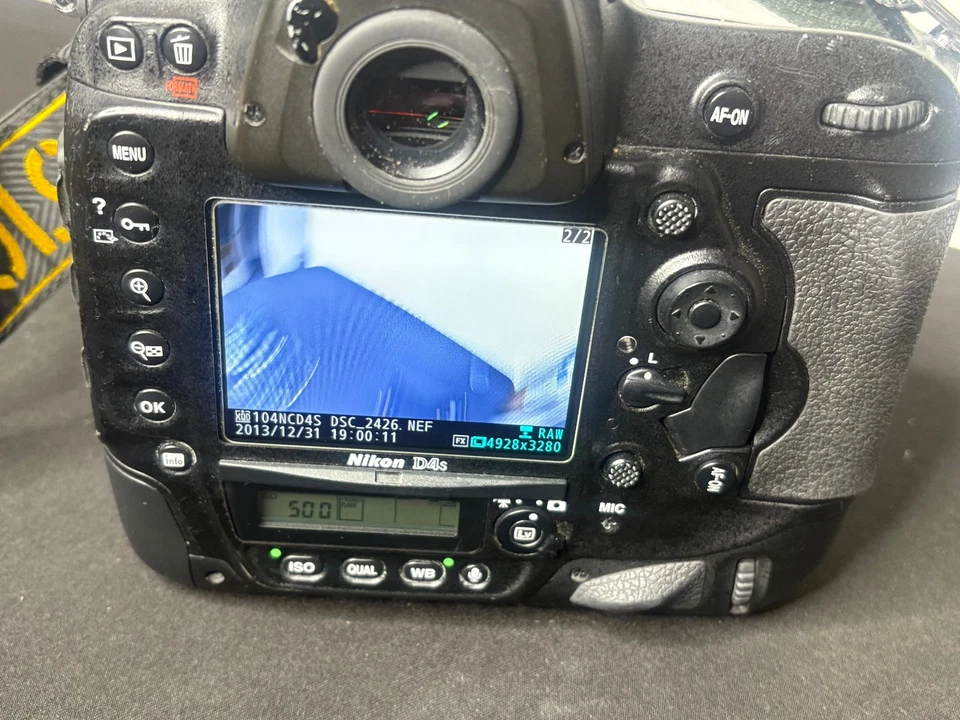 Цифровая камера Nikon D4 16,2 Мп с аккумулятором и зарядным устройством *количество затворов 24123* - Изображение 3 из 4