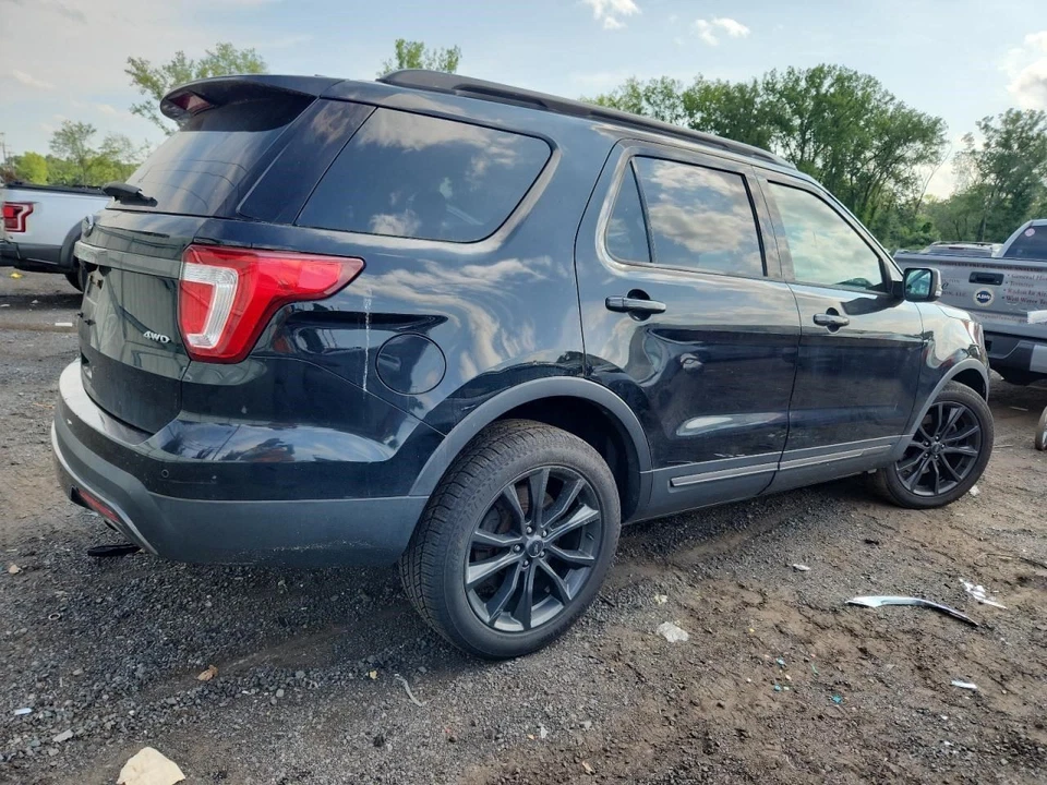 (LOCAL PICKUP ONLY) AC Condenser Fits 14-19 EXPLORER 2039490 Foto 3 de 4