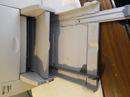Hewlett Packard DeskJet 812C, Parallel & USB - Powers On, Needs Ink - Picture 5 of 12