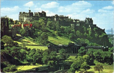 Postkarte East Princes Street Gardens Edinburgh Schloss Wolkenhimmel Gebäude AA08417