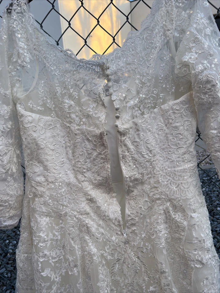 Oleg Cassini 20W Ivory Wedding Dress Tulle BG Beade - Image 4 of 4