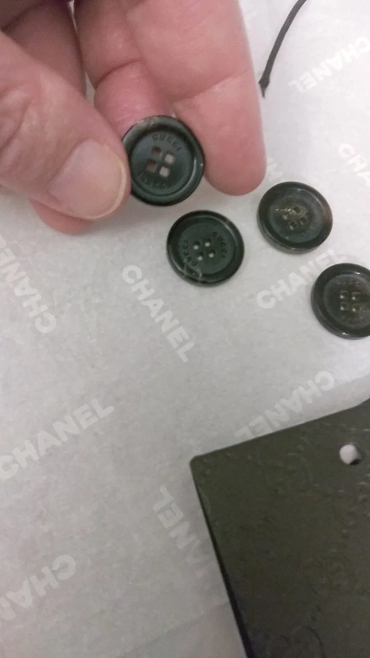 Gucci Vintage 15 mm Single Button brown resin stamped  - Image 3 of 4