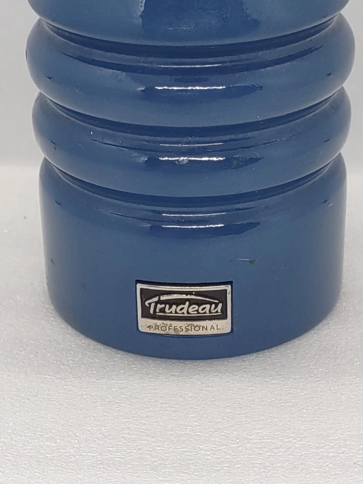 Trudeau 9 英寸高蓝色胡椒研磨机 — 第 3/4 张图片