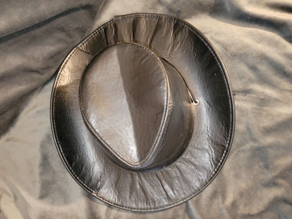 Sombrero de Vaquero H.M Smallwears Cuero Negro con Correa Ajustable Deslizable Adulto... Foto 3 de 4