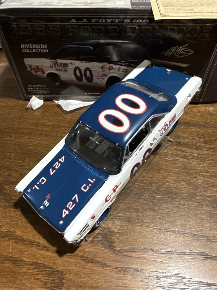 Ford Galaxie 1965 AJ Foyt 1/24 University of Racing Foto 2 de 4