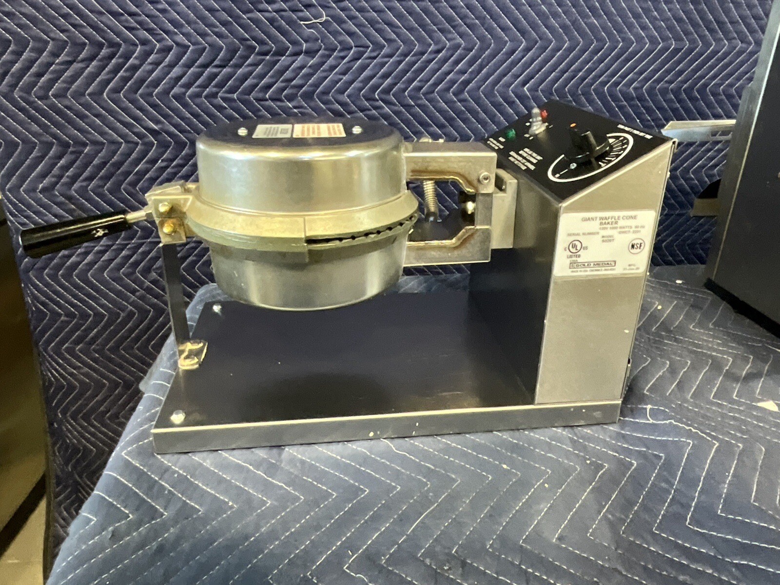 Gold Medal 5020T Giant Waffle Cone Baker w/ 8" NonStick Grid