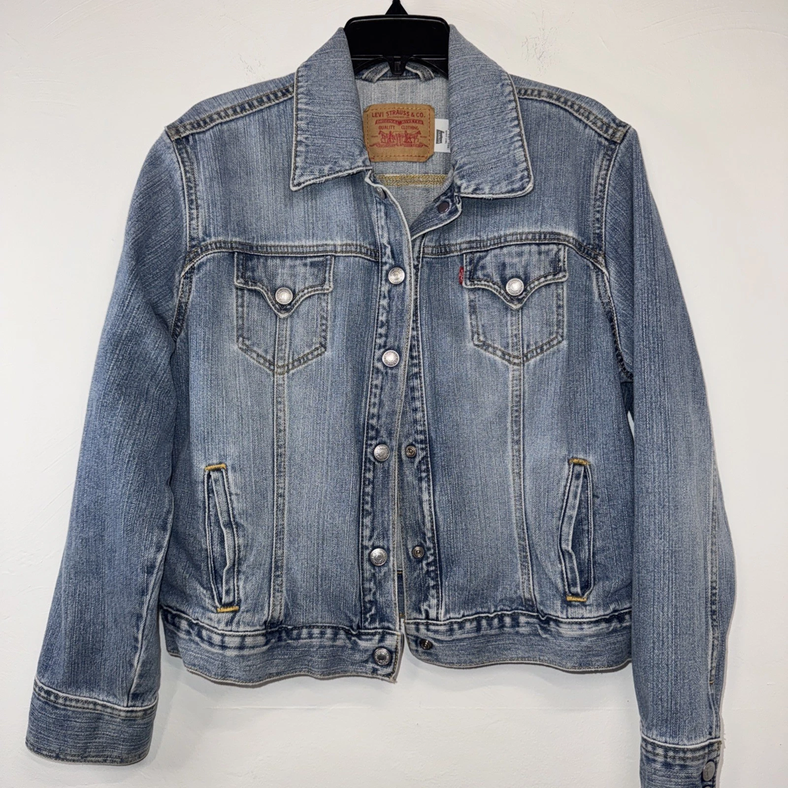 Levi's Men's Vintage 80s Jean Trucker Jacket Size XL 100% Cotton Blue Button Up