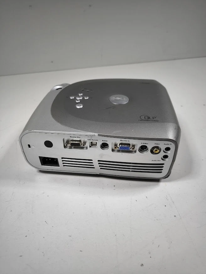 Dell 1200MP DLP Projector - For Parts, Signs of Use - Image 4 of 4