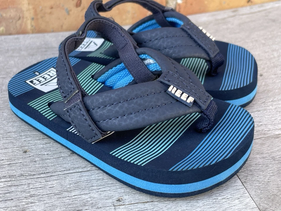 🔥 Chanclas sin cordones Reef para niños pequeños azules y negras talla: 5 T Foto 4 de 4