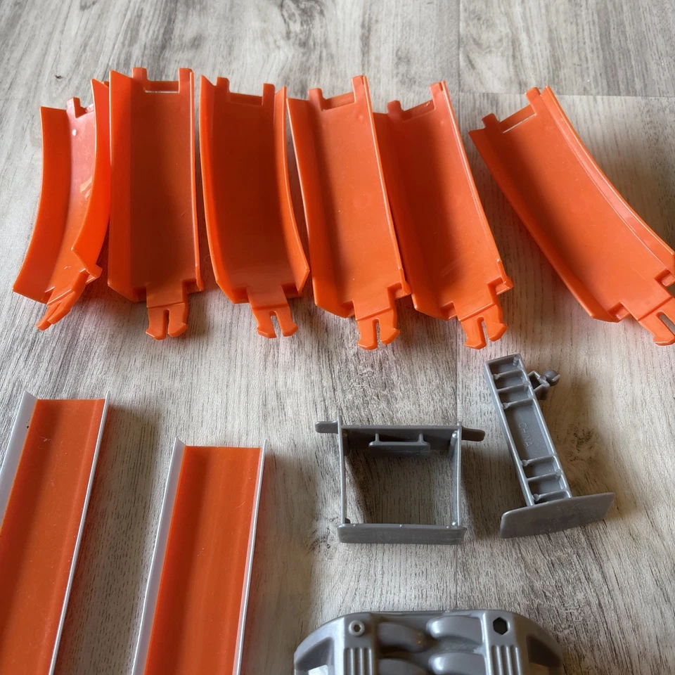 Hot Wheels Cars Tracks Lot Set Mixed Bundle Vintage + Modern Matchbox Vehicles - Image 4 of 4