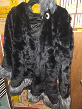 Qiyr xl womens faux furcoat w hood black with hook enclosure
