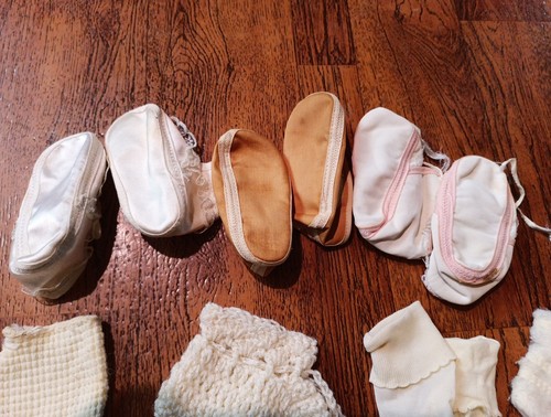 Vintage Baby oder Puppe Stiefeletten Schuhe Socken antik handgefertigt gestrickt gehäkelt Lot 11 - Bild 7 von 10