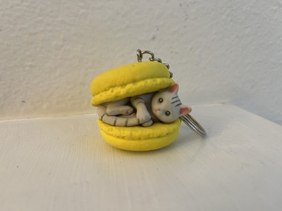 Cafe Du Meow Blind Box Keychain - American Shorthair Cat Inside Yellow Macaron