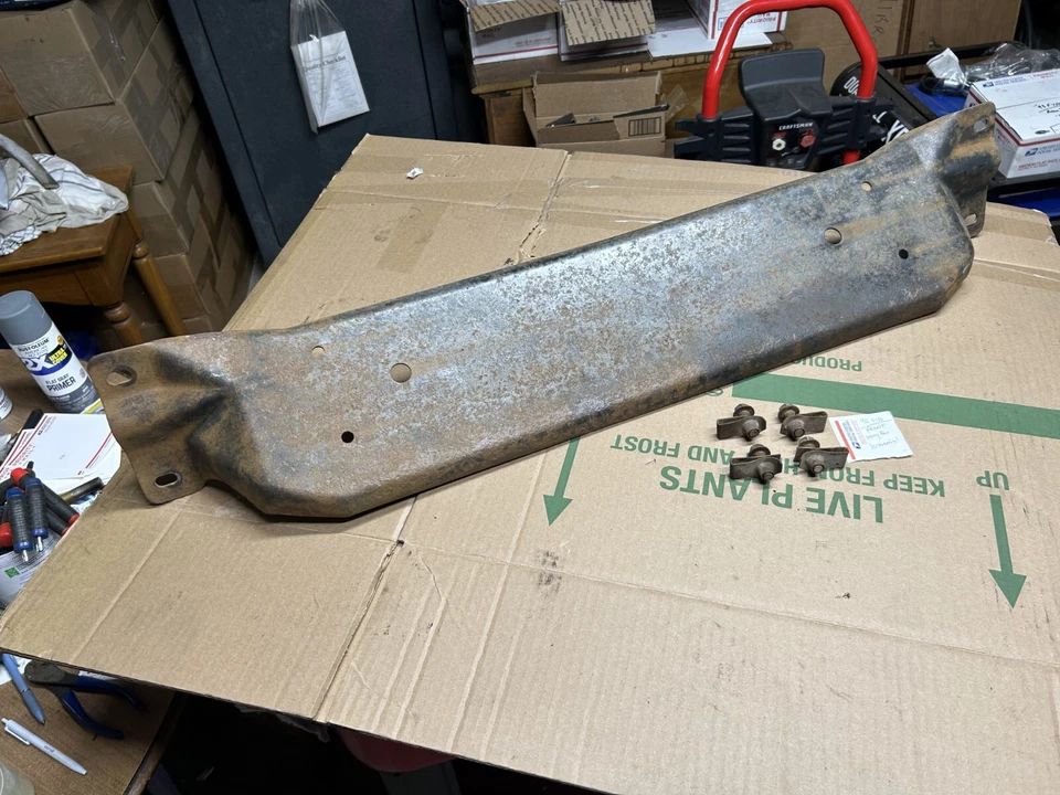 Ford F-150 1996 - Crossmember para barra estabilizadora delantera - Dana 44 IFS - 4x4 OEM Bronco Foto 2 de 4