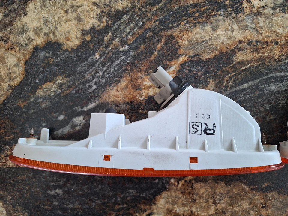 1991-1993 Nissan NX1600 NX2000 NX100 Front Turn Signal Lamps RH LH Genuine OEM - Image 4 of 4