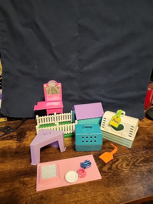 Vintage Littlest Pet Shop Dog Or Cat Carriers, House And Accessories. NO Pets