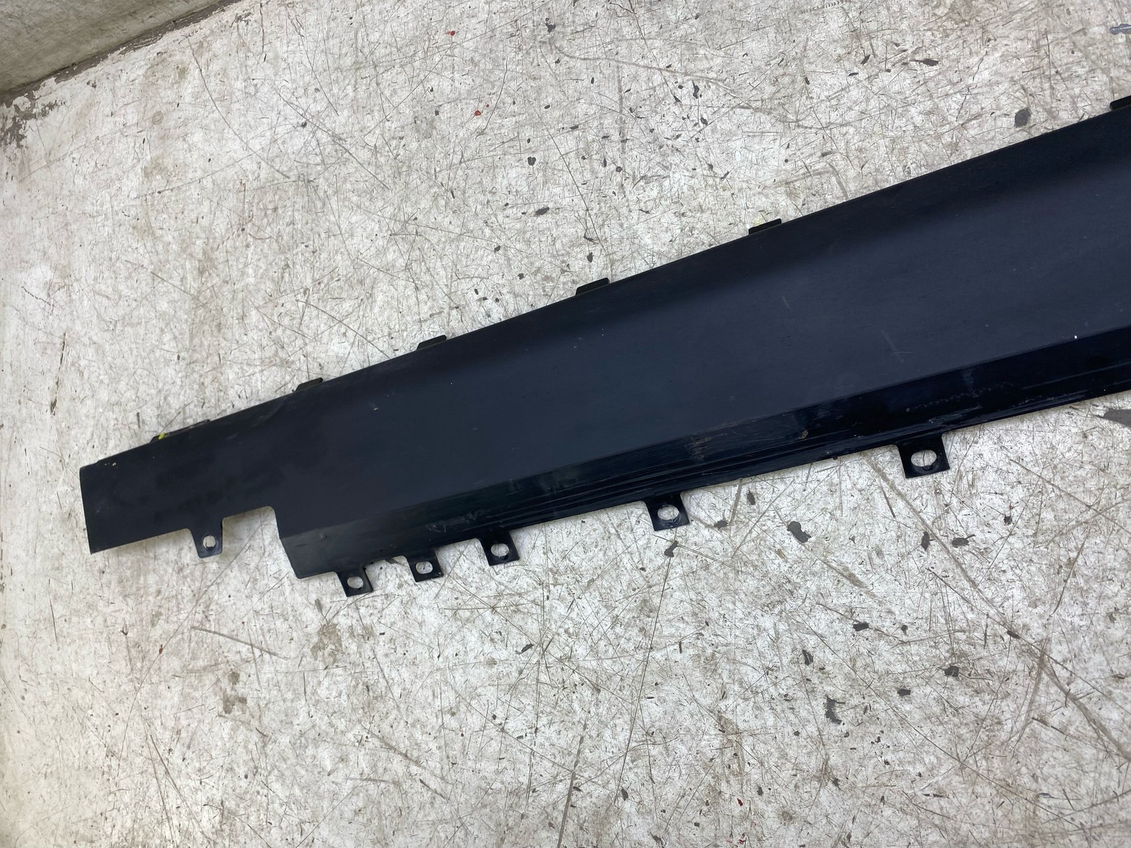 2020-2025 ASTON MARTIN DBX LH LEFT DRIVER SIDE SILL APPLIQUE MOLDING MY83-10609