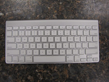 Apple A1314 MC184LL/A Bluetooth Wireless Magic Keyboard -TESTED  WORKING- NG35
