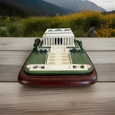 The Lincoln Memorial Deluxe Sculpture Danbury Mint, Detailed w/ Wood Base