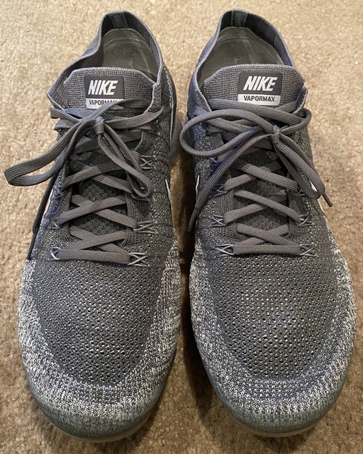 charcoal grey nike shoes