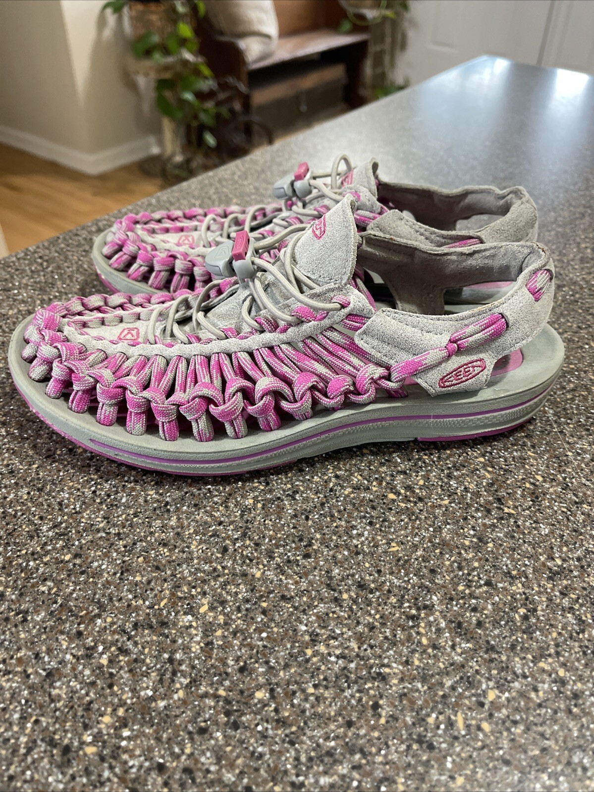 KEEN UNEEK sandali donna taglia 7 rosa grigio tessuto paracord scarpe acqua 1014629