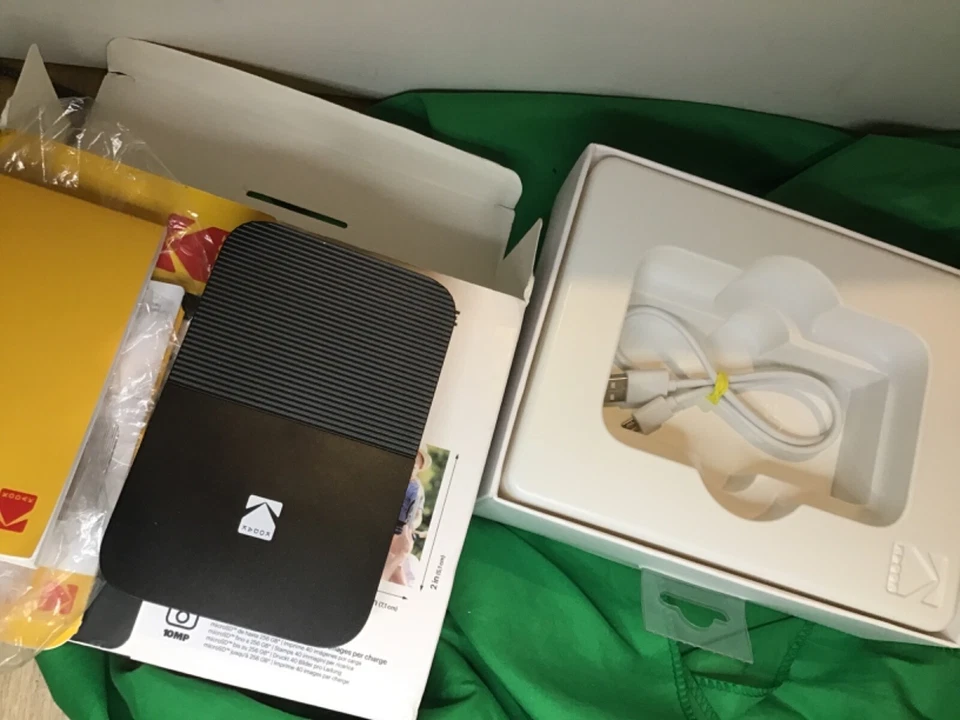 FAULTY KODAK Smile Instant Print Digital Camera   Slide-Open 10MP Camera - Image 4 of 4