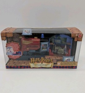 Harry Potter Platform 9 3/4 World of Hogwarts Mini Playset 