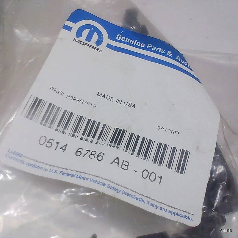 Clipe de linha de combustível Mopar genuíno ST VIN: L 05146786AB 2013-2021 RAM 3500 6.7L L6 FABRICANTE DE EQUIPAMENTO ORIGINAL - Imagem 2 de 4
