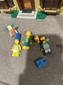 Lego Simpsons Lot Playset with Kwik E Mart pieces, (Pls read description)