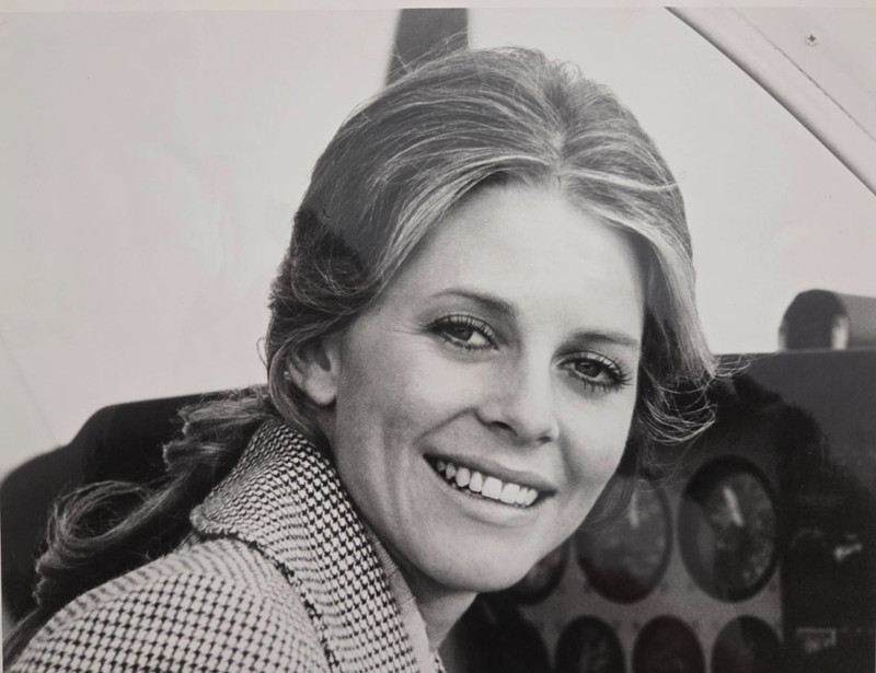 ABC Vintage 7x9 Press Photo Lindsay Wagner The Bionic Woman 