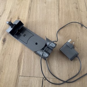 Original Dyson 174917530 DC34 Handstaubsauger Akku Ladegerät