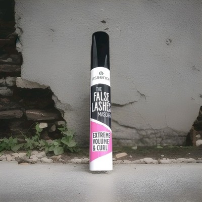 essence THE FALSE LASHES MASCARA EXTREME VOLUME &CURL Intensive Schwarz.  
