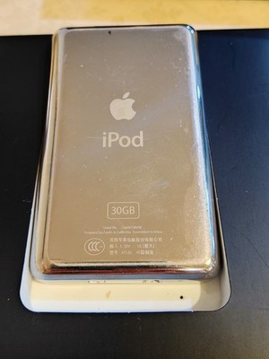 Apple iPod Classic 5th Gen 30GB White A1136 Plays Music Tested