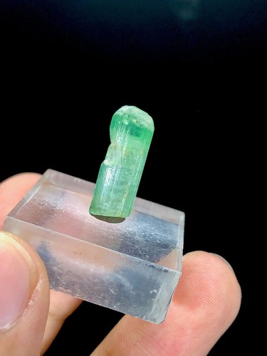 9.65 ct Natural Blue Green Tourmaline Crystal – Untreated Bi-Color Indicolite - Picture 2 of 8