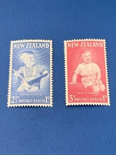 NEW ZEALAND . SET OF 2 1963 HEALTH PRE-DECIMAL STAMP -:- IN UN-HINGED CONDITION.