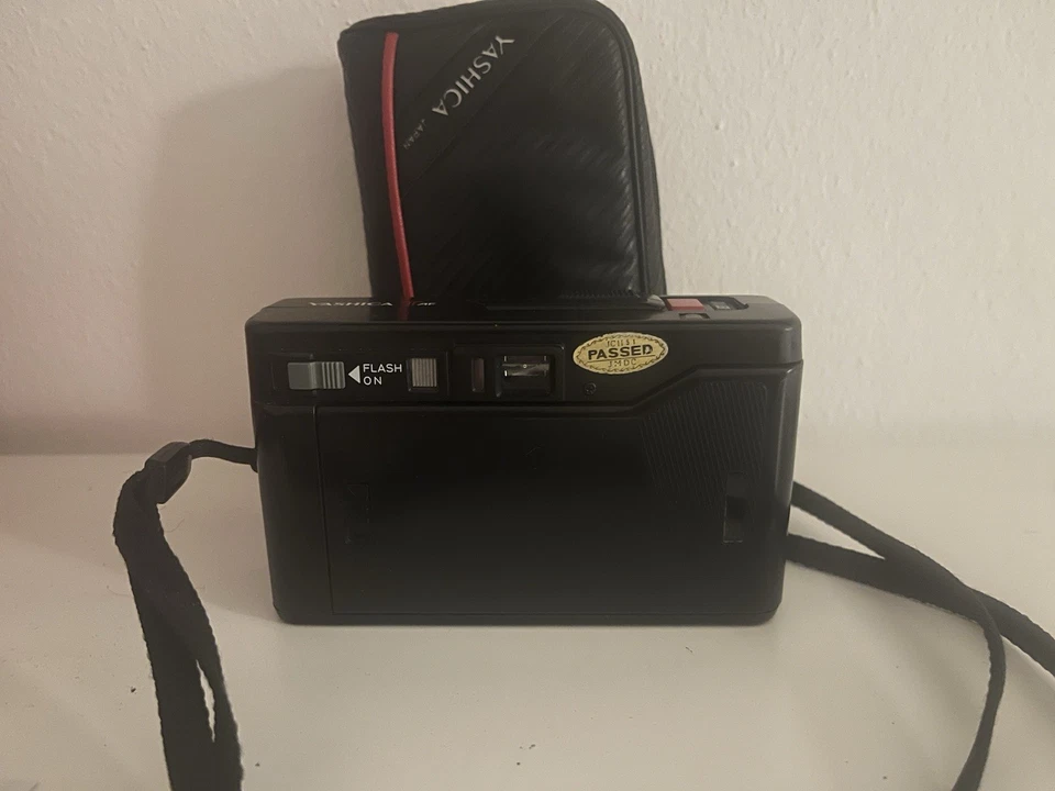 Macchina Fotografica Compatta Yashica T AF Con Carl Zeiss Tessar - Immagine 2 di 3