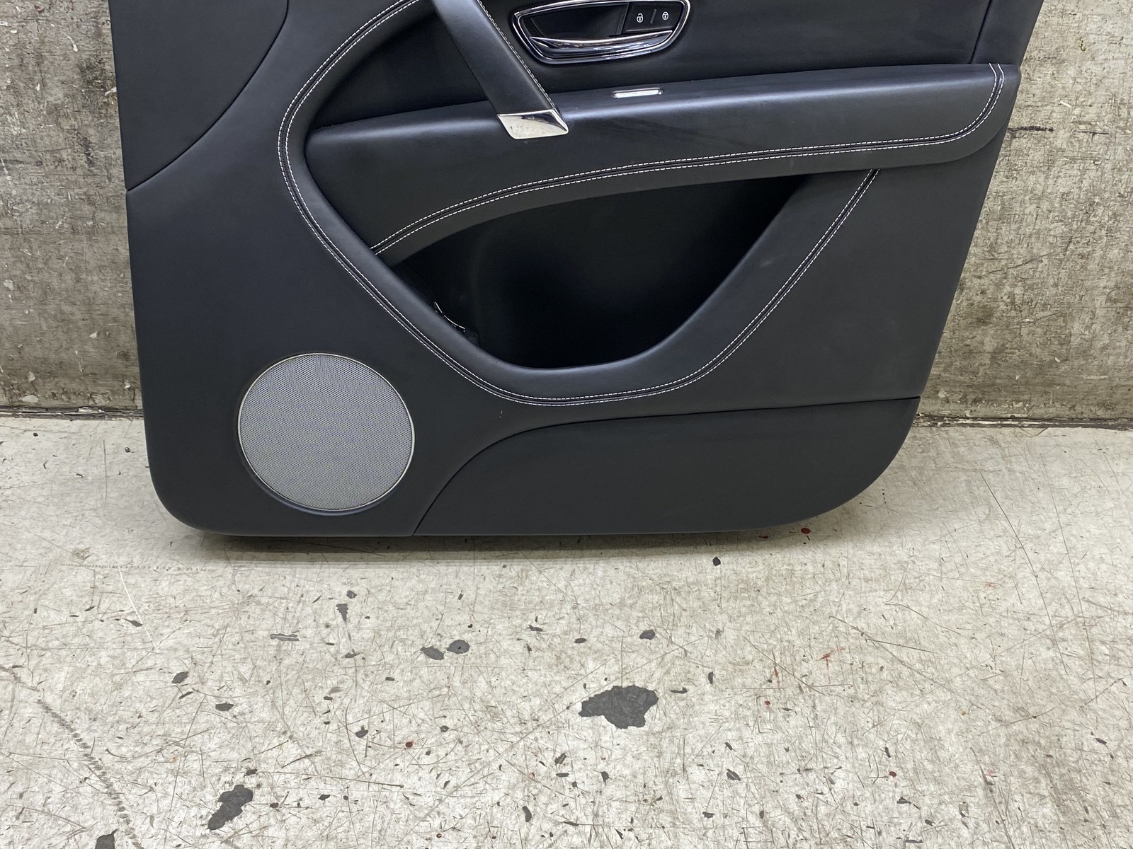 2015-2020 BENTLEY BENTAYGA OEM RH FRONT RIGHT PASSENGER INNER DOOR TRIM PANEL