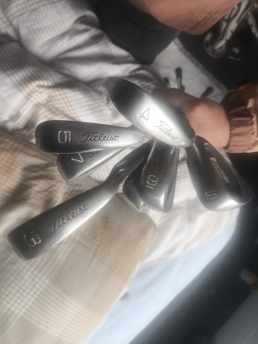 GENTS RIGHT HAND TITLEIST TORNADO 2 IRONS 7 GOLF CLUBS TOTAL - Picture 6 of 9