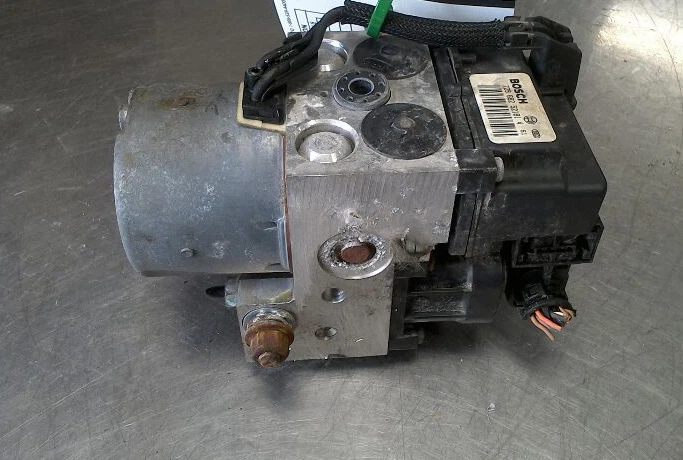 Chevrolet Equinox 2005-2006 AWD ABS CONJUNTO BOMBA DE FRENO ANTIBLOQUEO  Foto 3 de 4