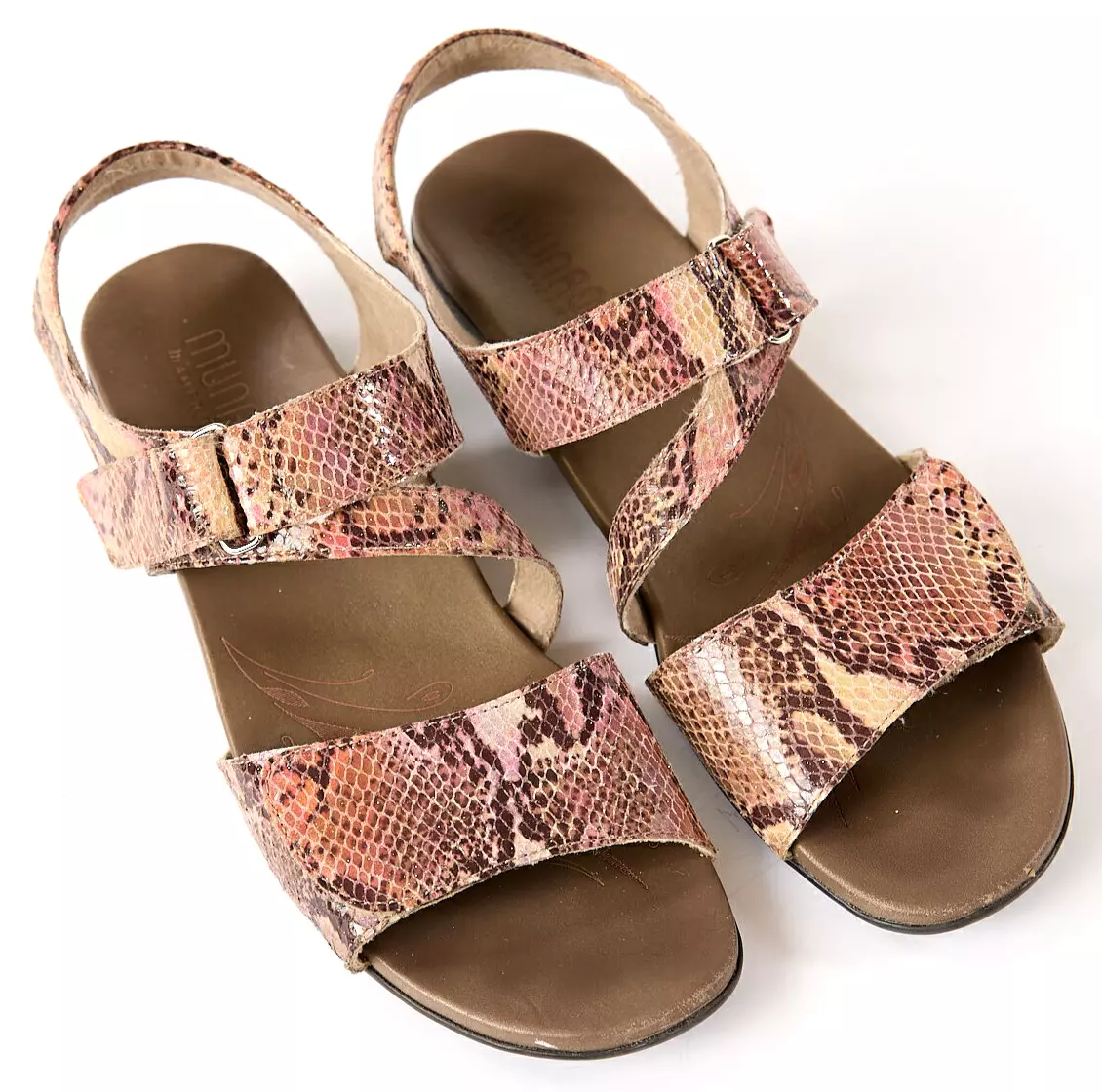 Munro American Brenna Size 9M Metallic Pink Snake Print Sandals