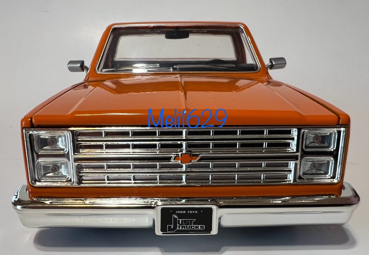 JADA 1/24 1985 CHEVY SILVERADO C-10 PICKUP W/Street Low