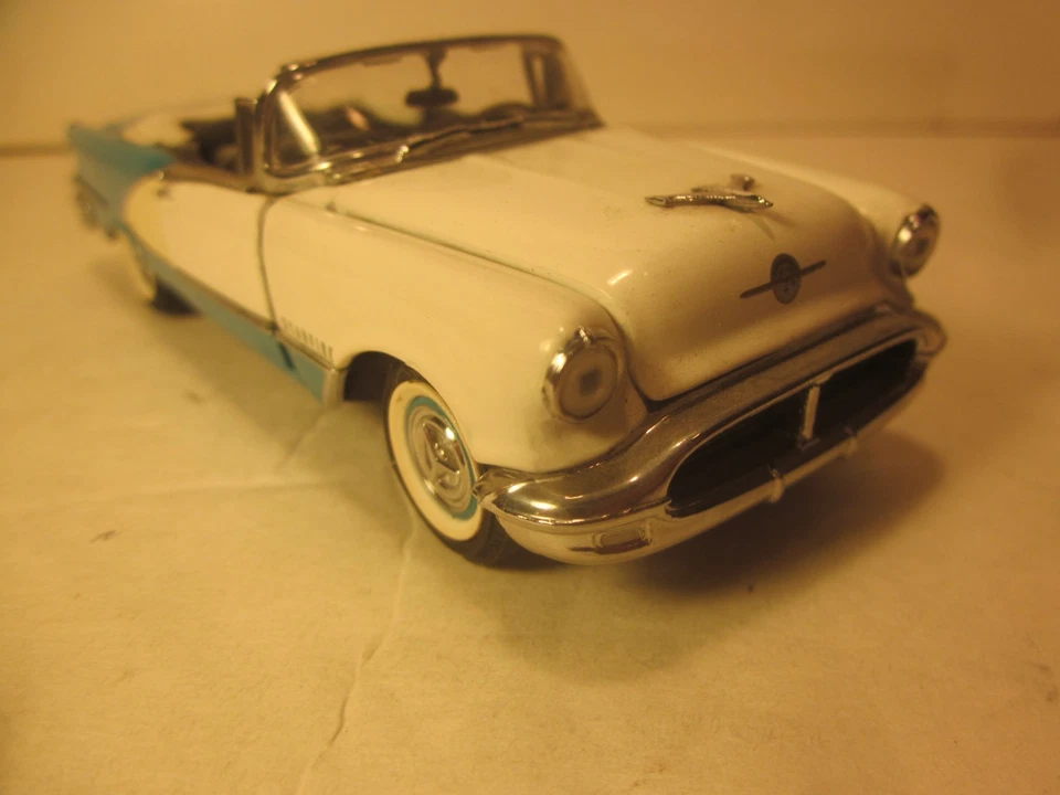 FRANKLIN  MINT 1/43 DIECAST "1956 OLDSMOBILE STARFIRE CONV., CLASSIC '50s SERIES - Image 3 of 4